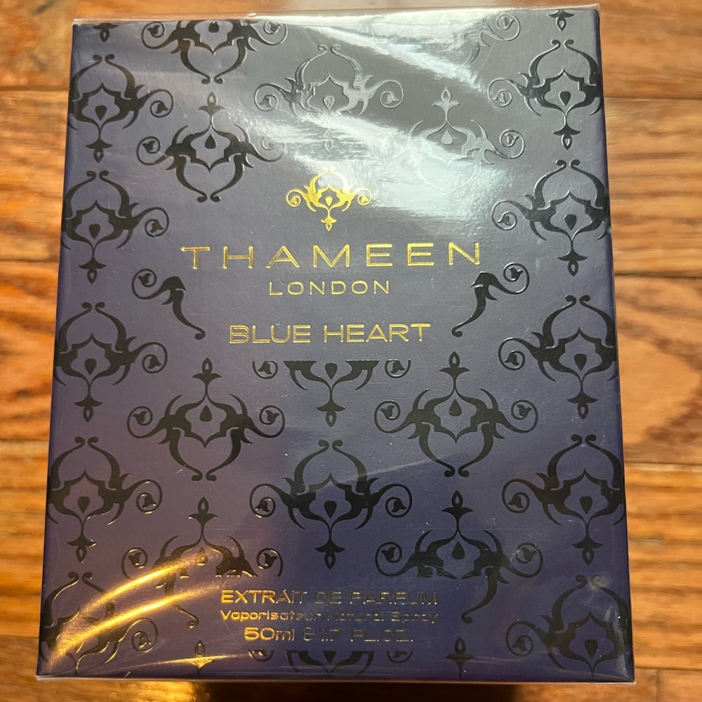 📍SOLD📍NEW. BLUE HEART. By Thameen.